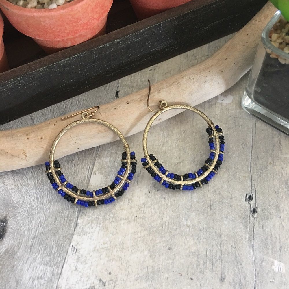 Seed bead brushed gold hoop earrings